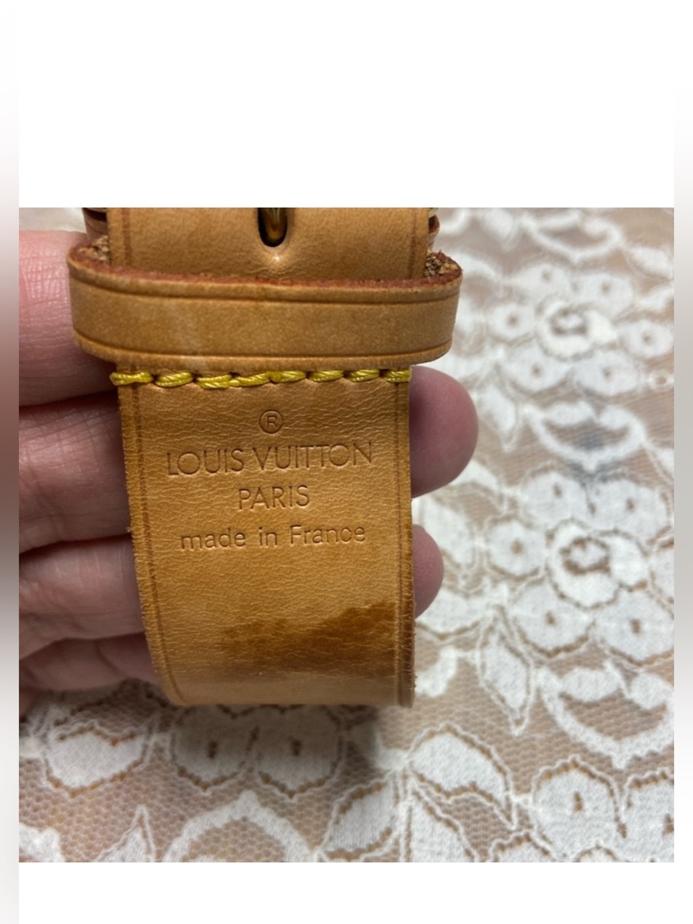 Louis Vuitton Poignant Strap Handle Bracelet Luggage Tag
7.75" Long Leather